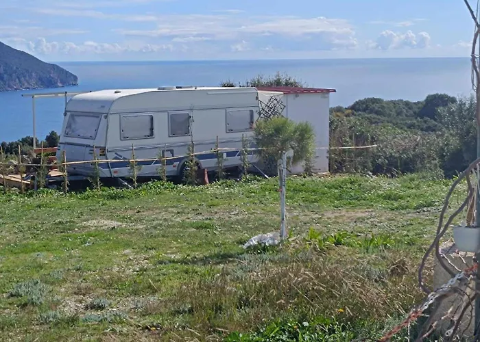 אתר קמפינג Fox Caravan Afión